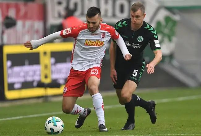 亟待一个突 亟待一个突