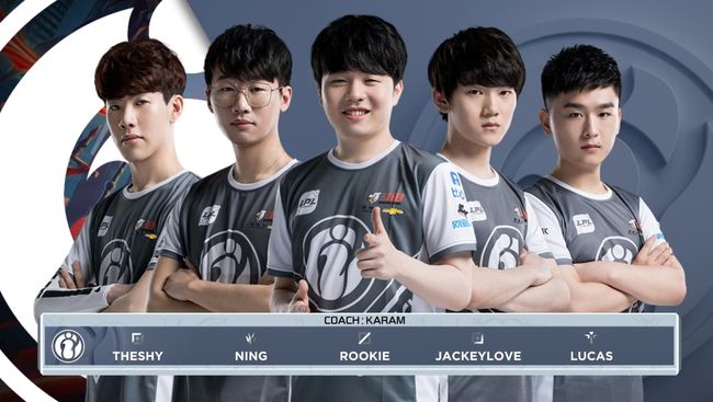 己在国际舞 己在国际舞