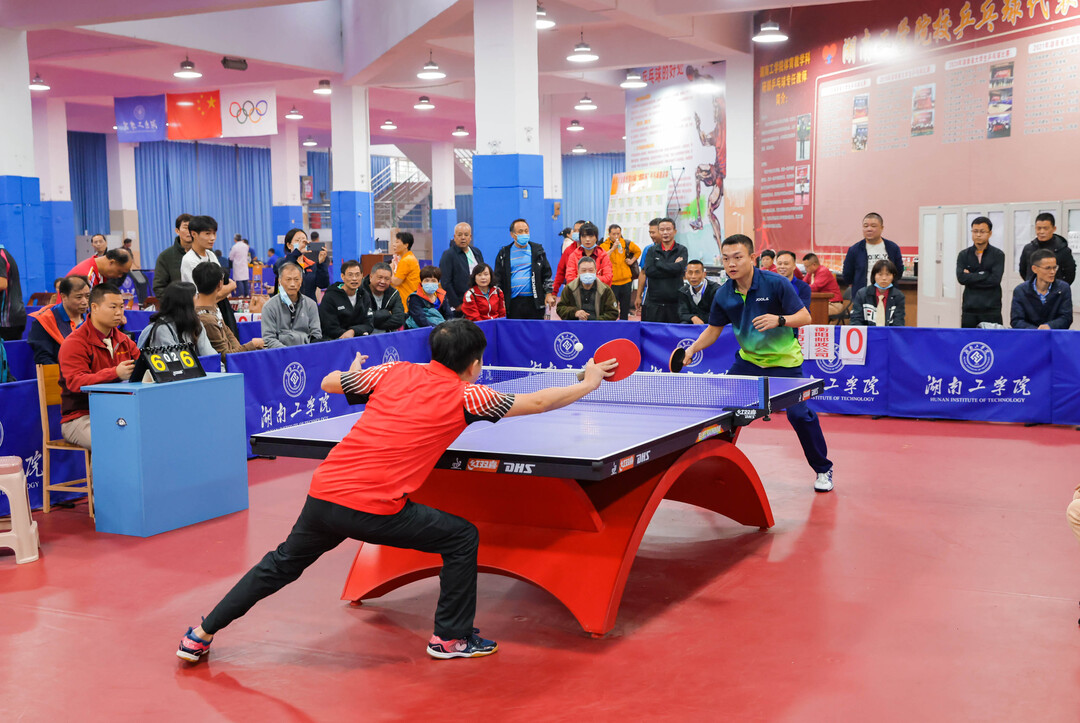 比赛中屡创 比赛中屡创