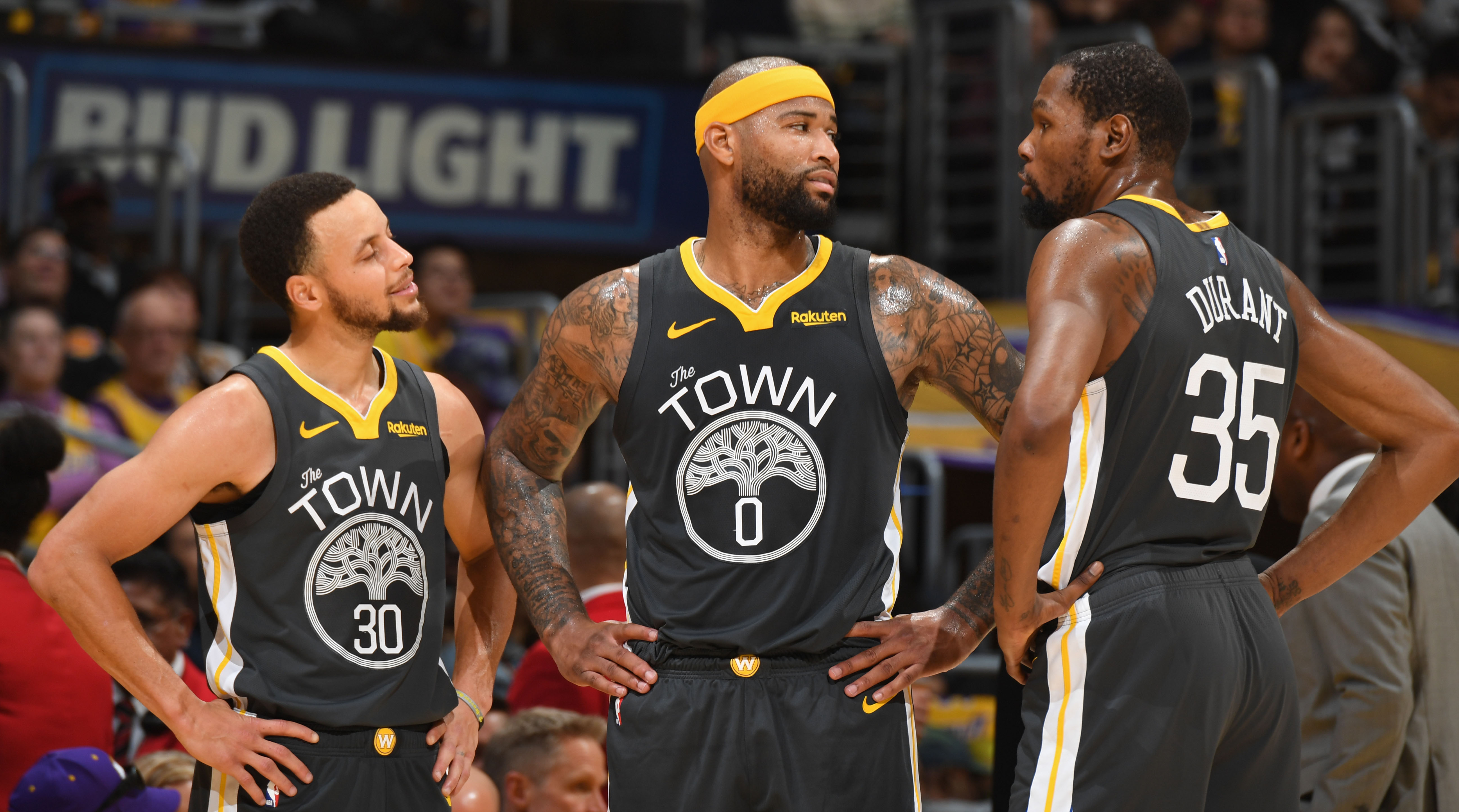 赛后团队常 赛后团队常